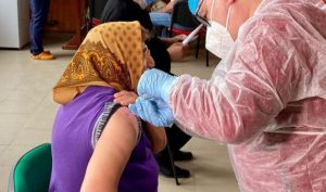 Colegiul Medicilor solicită protecție pentru personalul centrelor de vaccinare comunitară