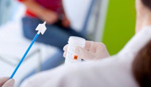 Știi și câștigi sănătate: Testul Babeș-Papanicolau, cea mai eficientă metodă de prevenire a cancerului de col uterin