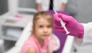 Aproape 1000 de copii, programați la vaccinare anti-COVID în primele 24 de ore