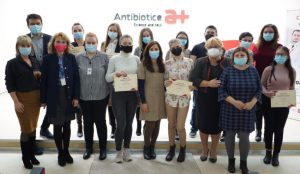 Primii cinci absolvenți ai „Perform a+” din acest an s-au alăturat echipei Antibiotice