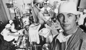 Christiaan Barnard, medicul care acum 54 de ani a efectuat cu succes primul transplant de inimă