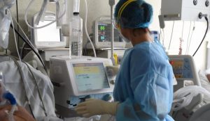 Record absolut de infectări cu SARS-CoV-2: peste 34.000 de cazuri noi la nivel național, aproape 600 la Buzău