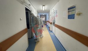 Sporuri de până la 85% pentru personalul din spitalele care îngrijesc pacienți COVID, în situațiile de risc epidemiologic
