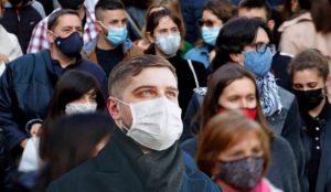 Percepția despre frumusețe, schimbată de pandemie: masca chirurgicală face oamenii mai atrăgători