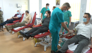 Donare de sânge și asistență medicală oferită în spitalele militare pentru răniții din Ucraina