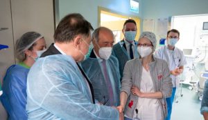 Inimioarele bolnave ale copiilor din țara noastră vor fi operate încă trei ani de medicii români și italieni