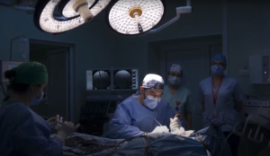 În premieră, neurochirurgii de la Spitalul Militar Central au rezecat cinci tumori în același timp operator – VIDEO