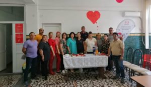 De Ziua Mondială a Donatorului de Sânge, buzoienii au fost primiți cu tort și aplauze la Centrul de Transfuzii