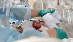 Ziua Mondială a Prematurității. Peste 20.000 de copii se nasc prematur, anual, în România