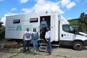 Caravana mobilă de depistare a tuberculozei străbate 16 comune buzoiene