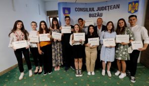 Absolvenții de 10 ai Buzăului, premiați de Consiliul Județean