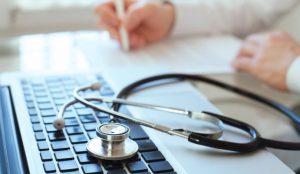Medicii reumatologi contestă o prevedere a noului Contract-cadru de acordare a asistenței medicale