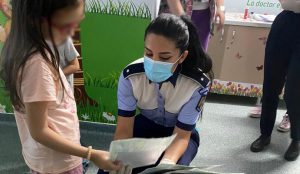 Zâmbete cu epoleți pentru copiii internați în Spitalul Județean de Urgență Buzău