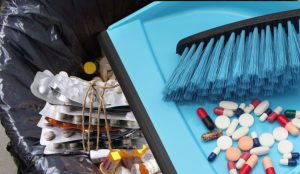 Tone de medicamente expirate ajung anual la gunoi, deși sunt deșeuri periculoase