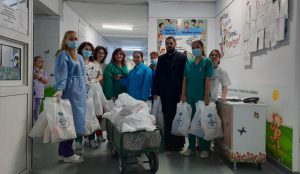 Moș Nicolae a sosit la copiii internați în Spitalul Județean de Urgență Buzău