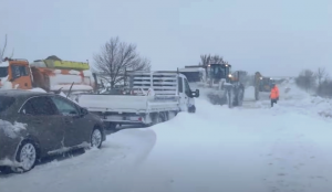 Prima ninsoare din acest an a paralizat traficul rutier în județul Buzău