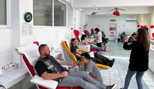Sute de buzoieni au donat o picătură de viață de Ziua Donatorului de Sânge