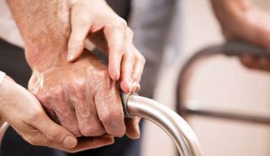 Reguli mai stricte la autorizarea azilelor de bătrâni și a centrelor pentru persoane cu handicap