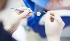 Șase asociații profesionale ale medicilor stomatologi cer Guvernului să se implice în desfășurarea alegerilor CMSR