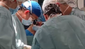 Premieră medicală: Echipa doctorului Horațiu Suciu a realizat prima implantare de inimă artificială la un copil din România