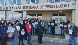 Tăvălugul protestelor a scos din birouri și angajații Casei de Pensii Buzău