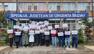 Continuă protestul angajaților TESA din Spitalul Județean Buzău