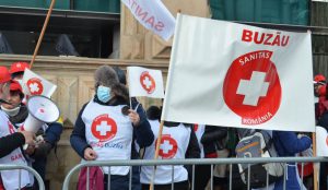 Sindicaliștii Sanitas Buzău au protestat la Ministerul Muncii
