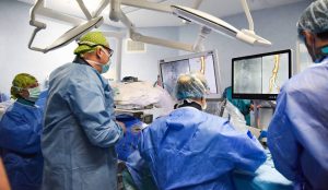 Inteligența artificială în cardiochirurgia minim invazivă, utilizată în premieră națională de echipa dr. Victor Costache