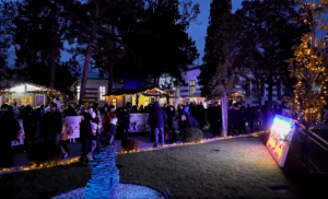 Mii de buzoieni mici și mari, la deschiderea Târgului de Crăciun din Parcul „I. C. Brătianu” (GALERIE FOTO)